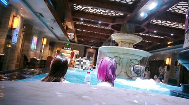 浴中心内部员工偷拍几位白白嫩嫩的美少妇洗澡换衣服